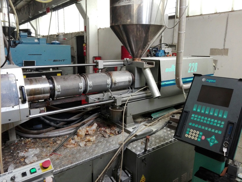 pressa ad iniezione usata NPM 220 TON ANNO 1996 in vendita - foto 2