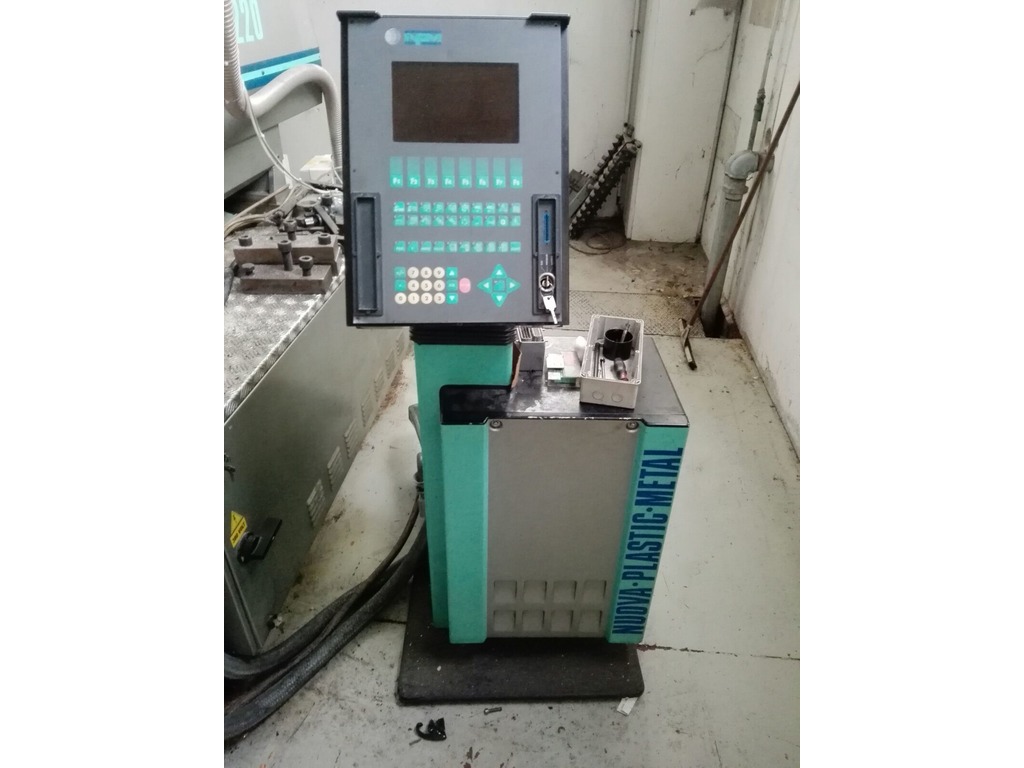 pressa ad iniezione usata NPM 220 TON ANNO 1996 in vendita - foto 4