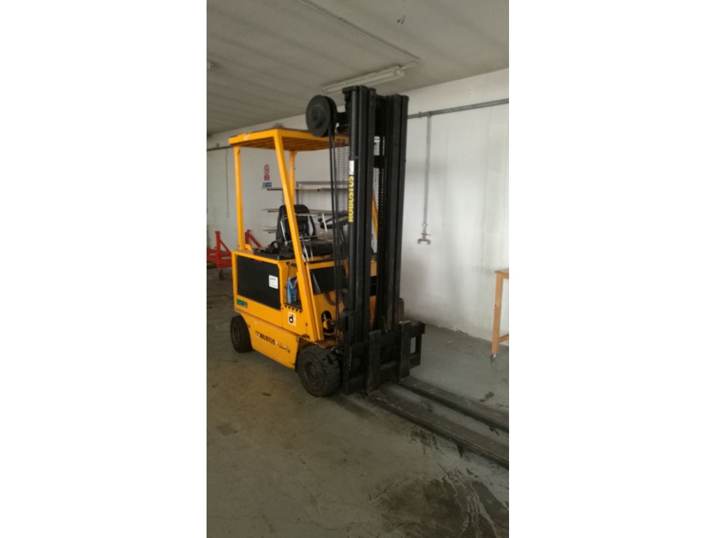 Carrelli elevatori in vendita