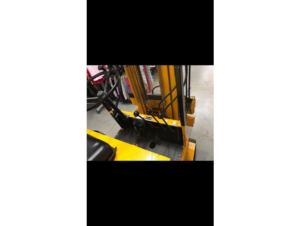 Carrelli elevatori in vendita