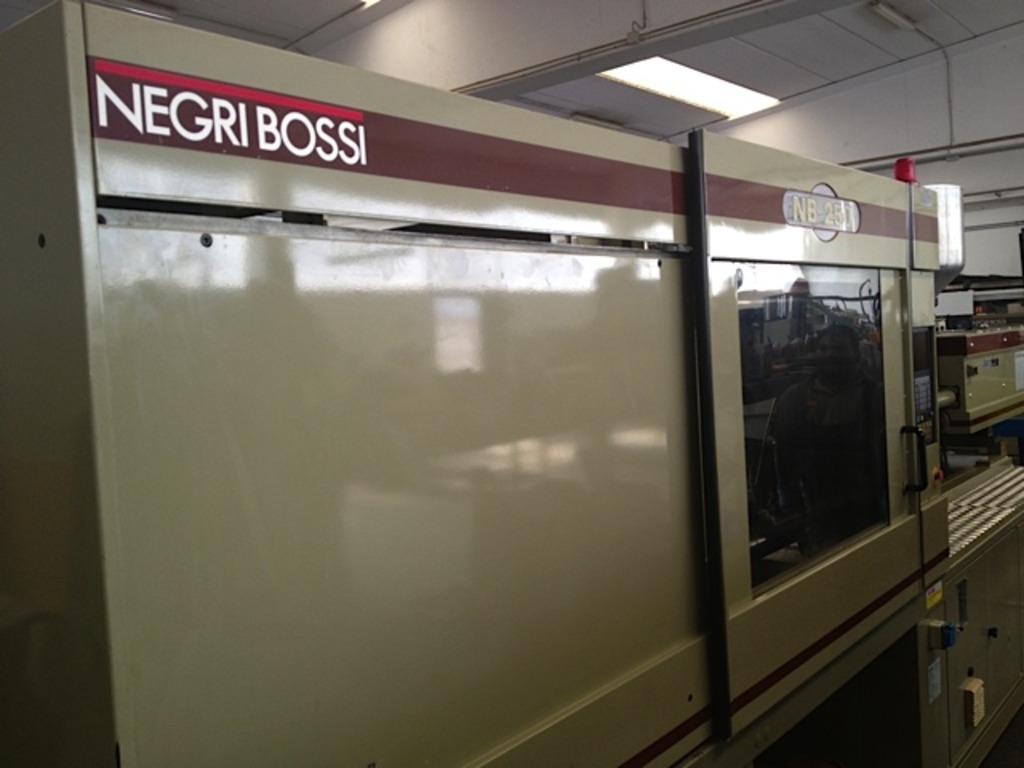 usato negri bossi presse iniezione in vendita - foto 5
