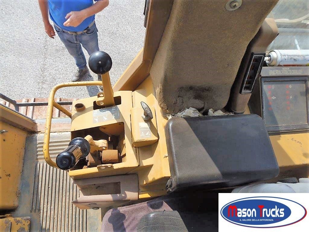 CATERPILLAR 953 B, pala cingolata in vendita - foto 10