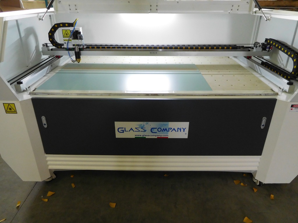 Laser espressamente studiato e realizzato per asportare la maggior parte dei coatings sul vetro. in vendita - foto 1