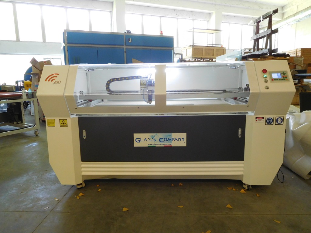 Laser espressamente studiato e realizzato per asportare la maggior parte dei coatings sul vetro. in vendita - foto 2