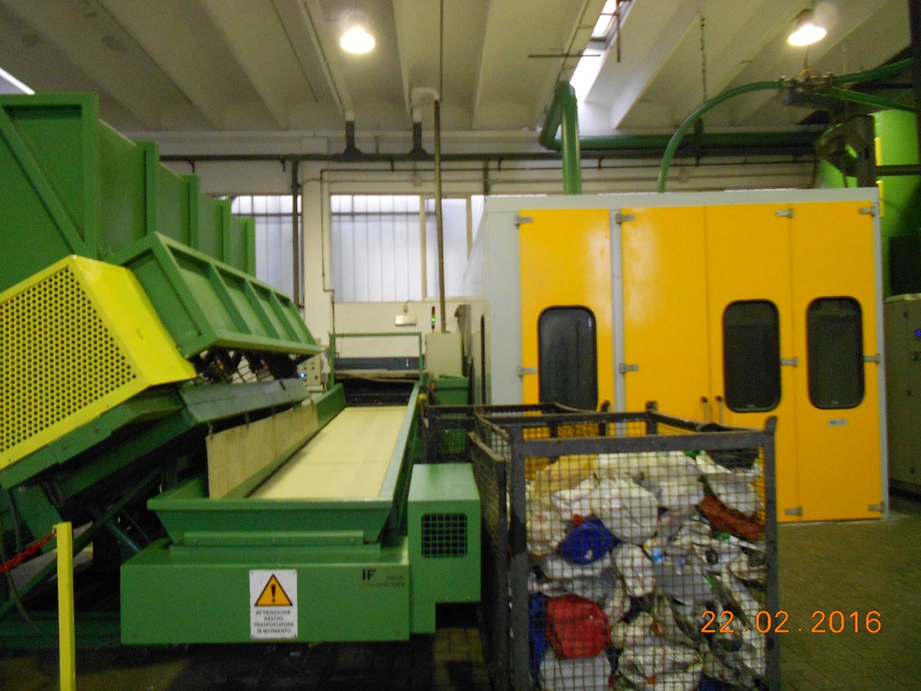 Impianto di trattamento contenitori post-consumo di plastica con recupero di resina termoplastica in vendita - foto 2