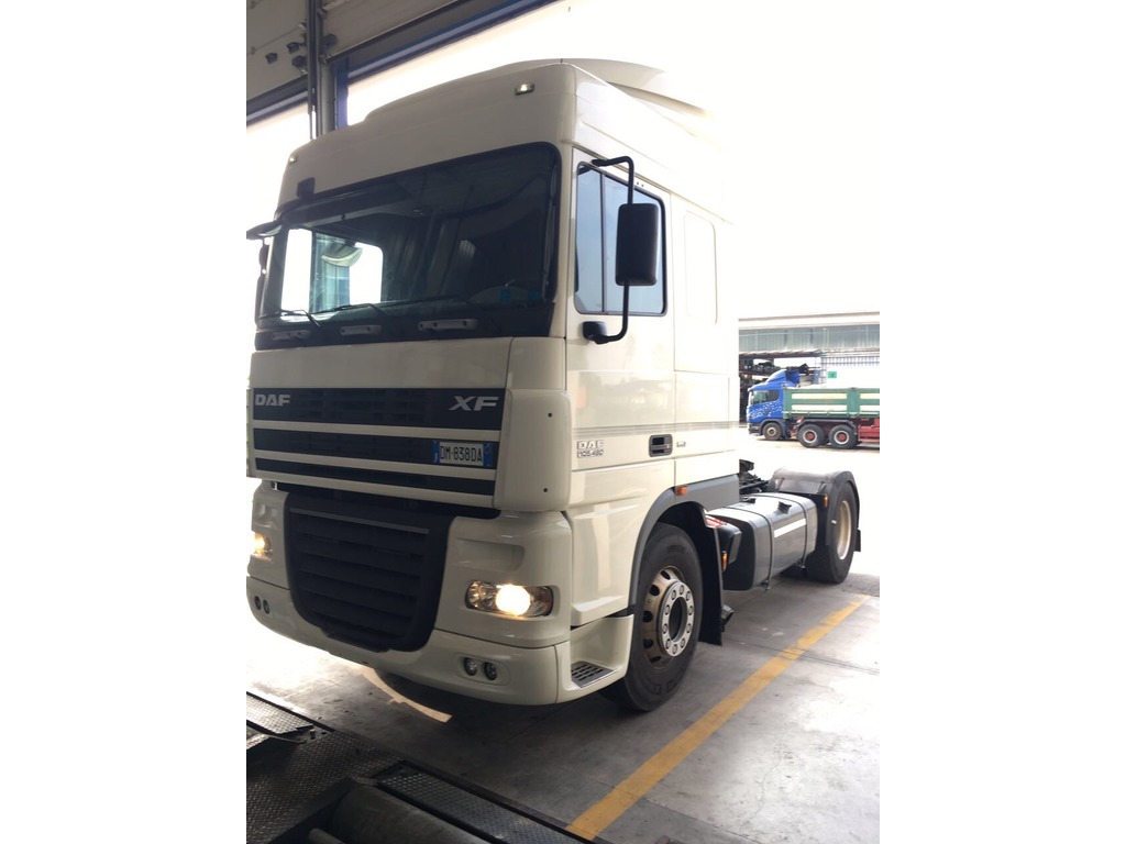 NOLEGGIO MENSILE TRATTORE STRADALE DAF XF 105 460 in vendita - foto 1