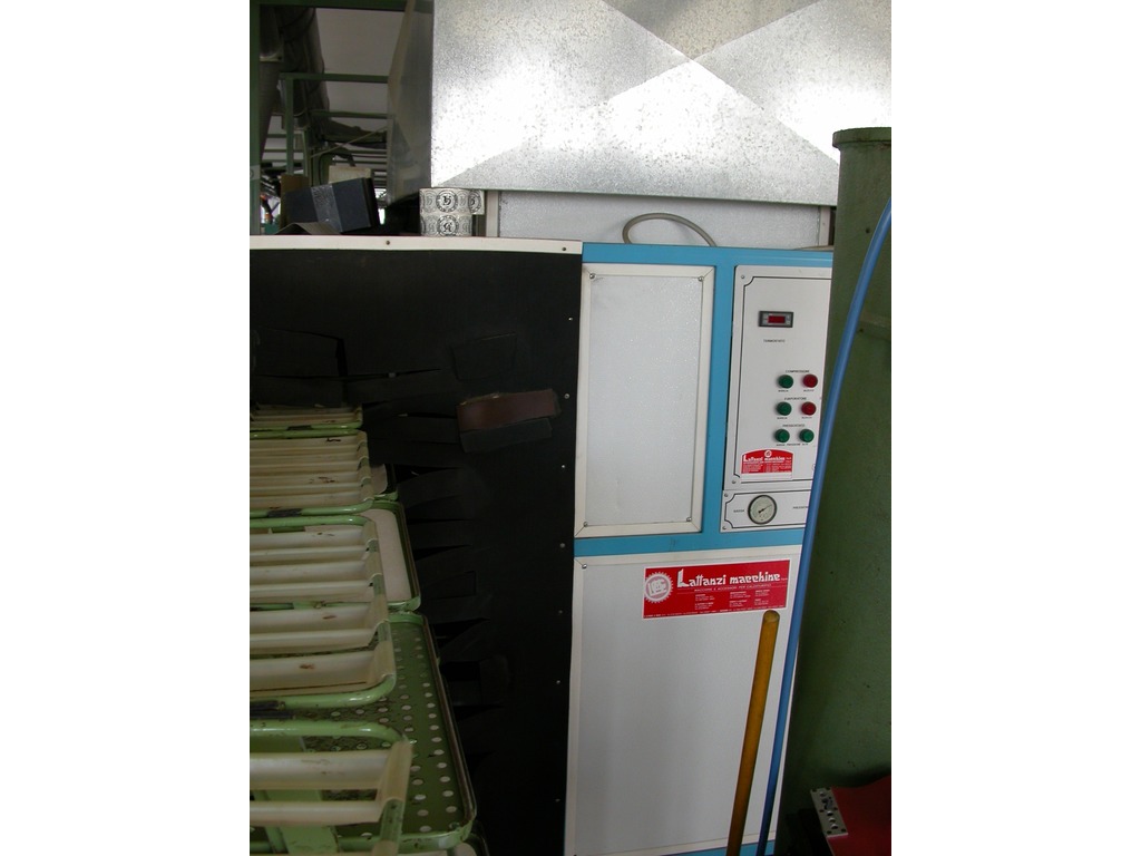 MACCHINARI E IMPIANTI PER PRODUZIONE CALZATURE in vendita - foto 3