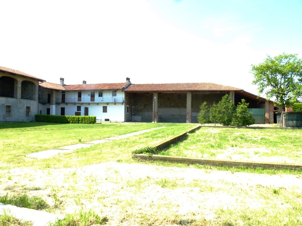 Grande cascina con terreno a Pinerolo (TO) in vendita - foto 4