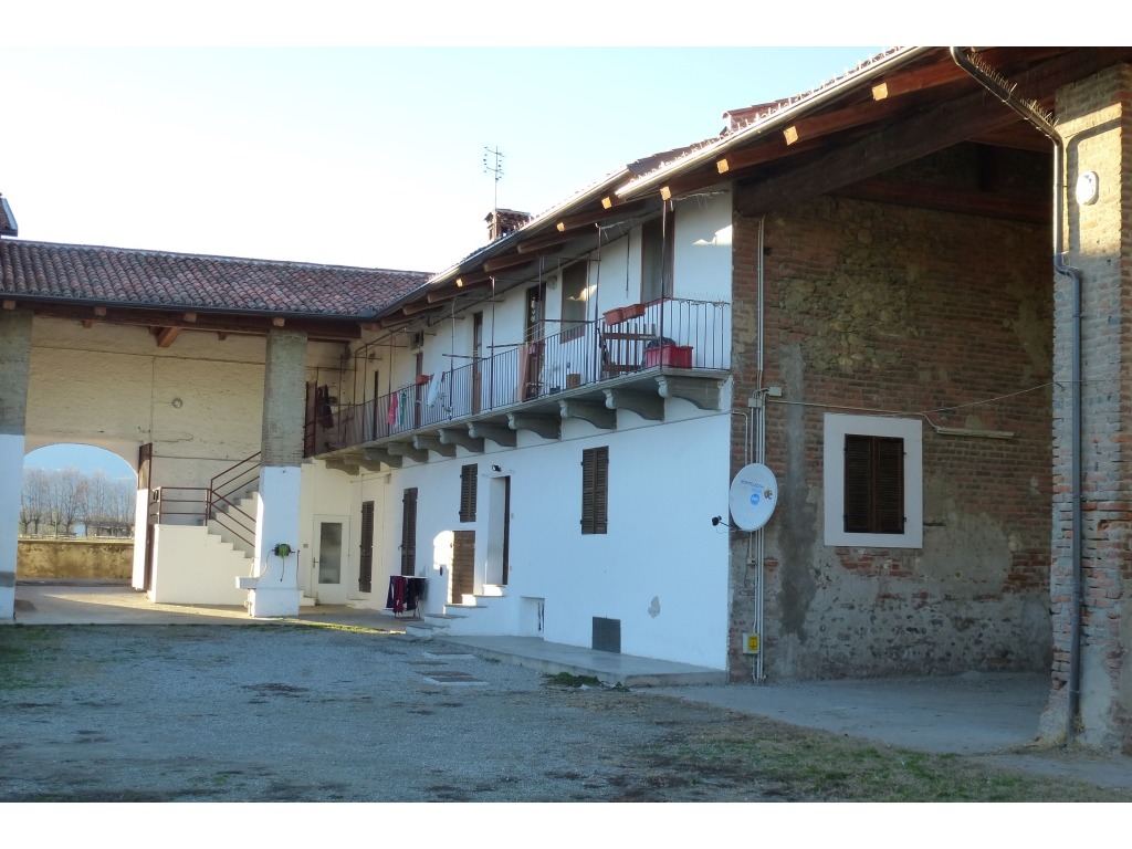 Grande cascina con terreno a Pinerolo (TO) in vendita - foto 7