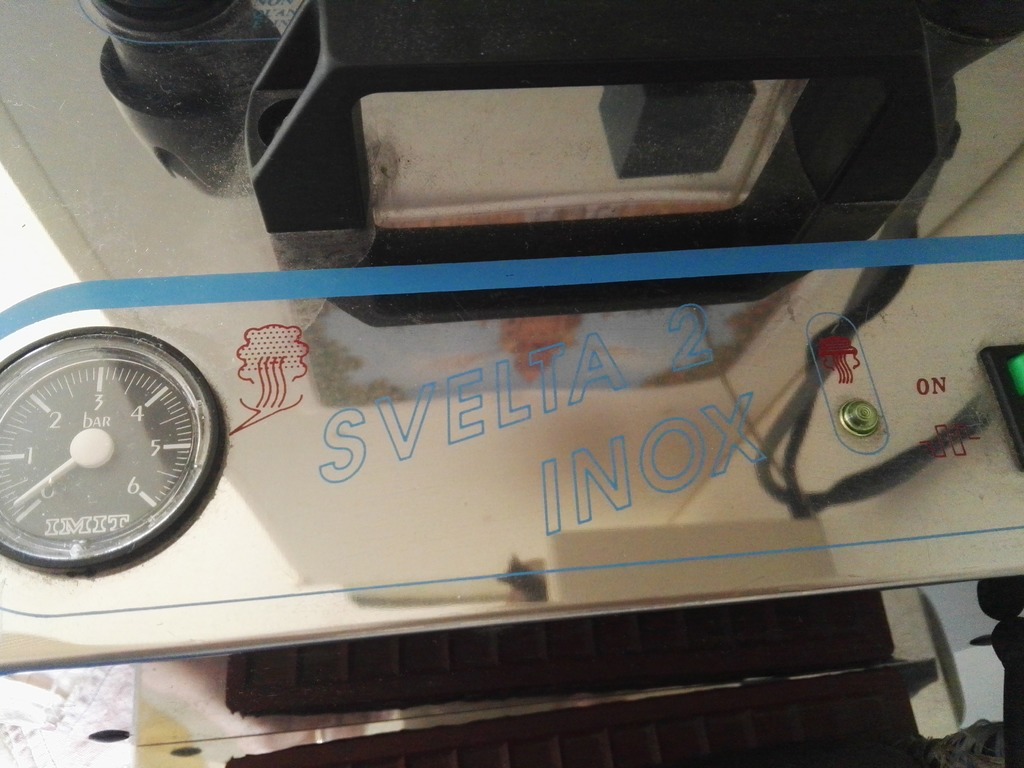 Asse da stiro aspirante + Ferro con caldaia PROFESSIONALE in vendita - foto 4