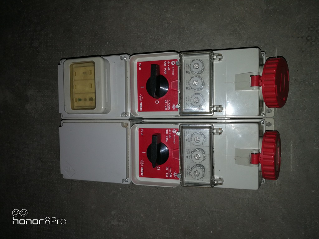 Quadri elettrici con prese industriali in vendita - foto 1