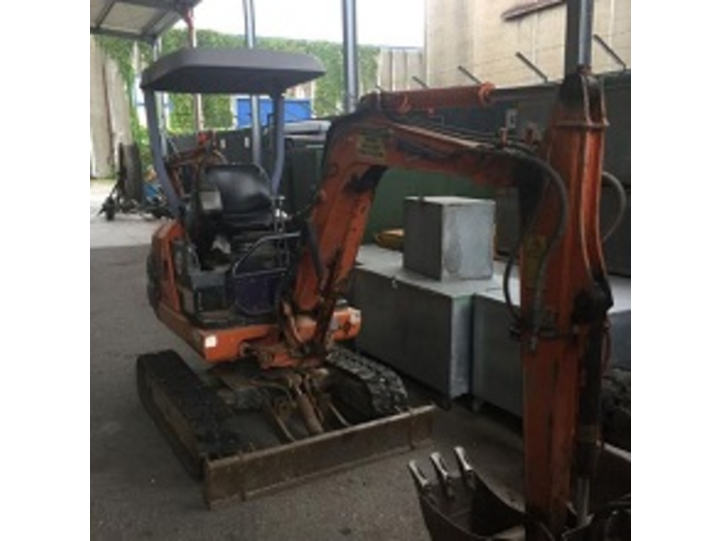 Vendesi miniescavatore cingolato Hitachi in vendita - foto 1