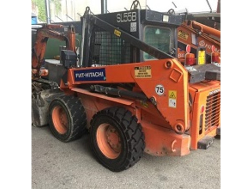 Vendesi minipala gommata Hitachi in vendita - foto 1