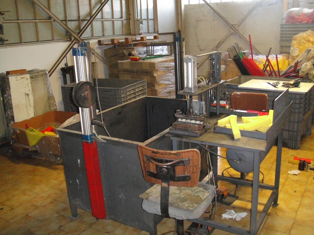 Produzione Tergivetro Plastica con gomma e spugna in vendita - foto 3