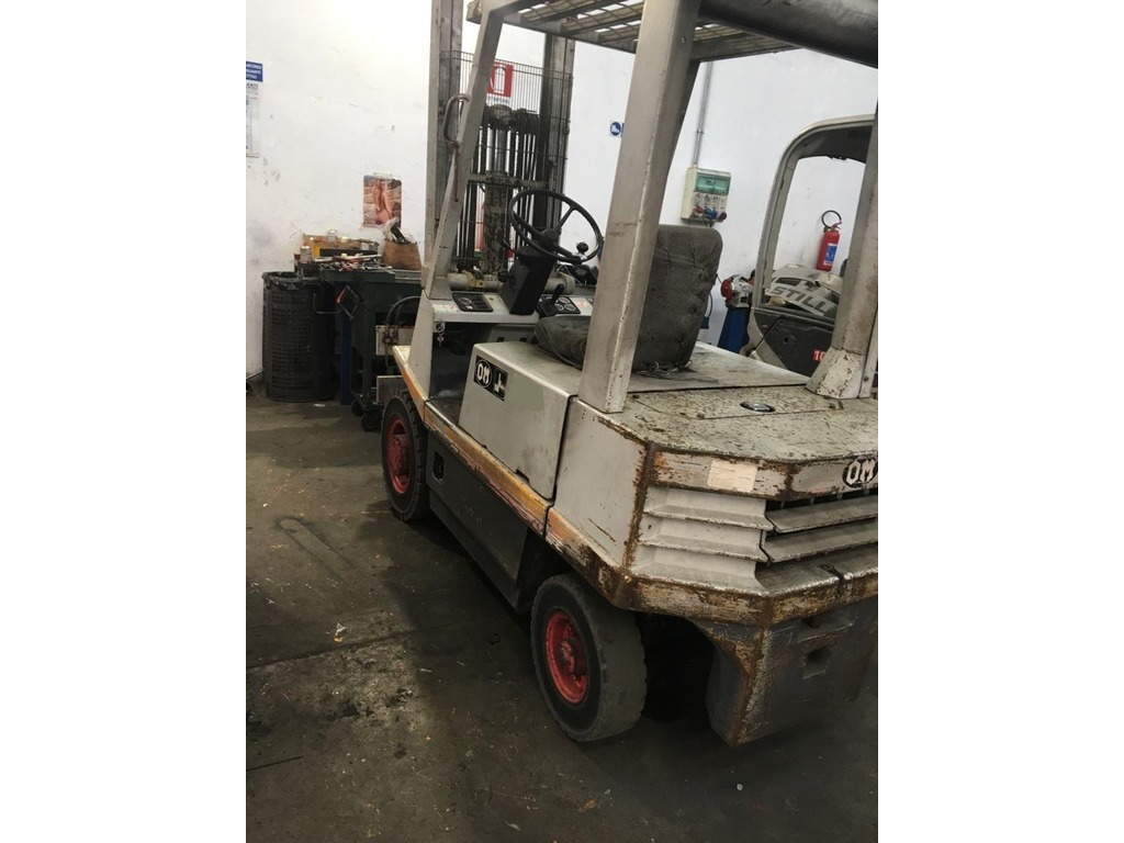 Carrello Elevatore OM 25 q.li Diesel in vendita - foto 1