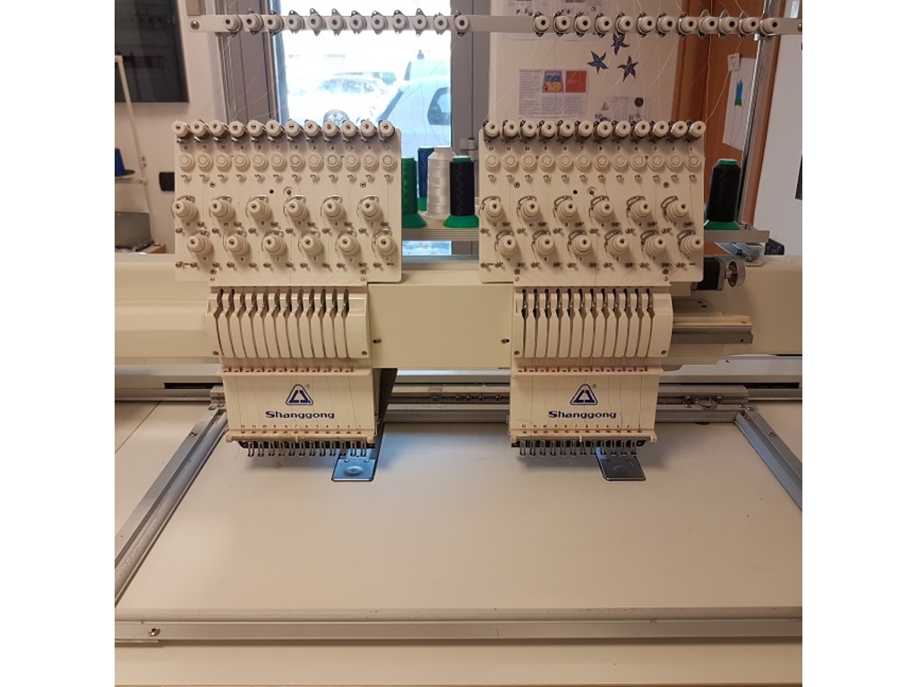 Macchine per ricamo in vendita