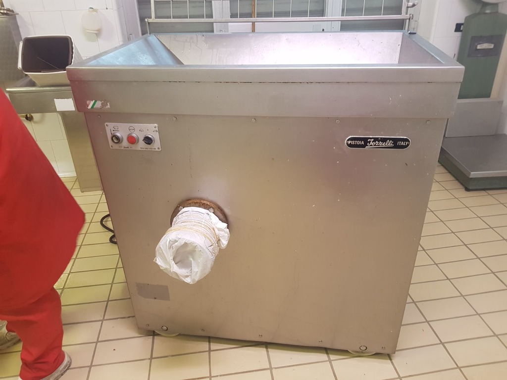 Vendo  a causa inutilizzo tritacarne industriale iozzelli in vendita - foto 2
