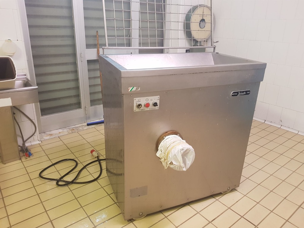 Vendo  a causa inutilizzo tritacarne industriale iozzelli in vendita - foto 3