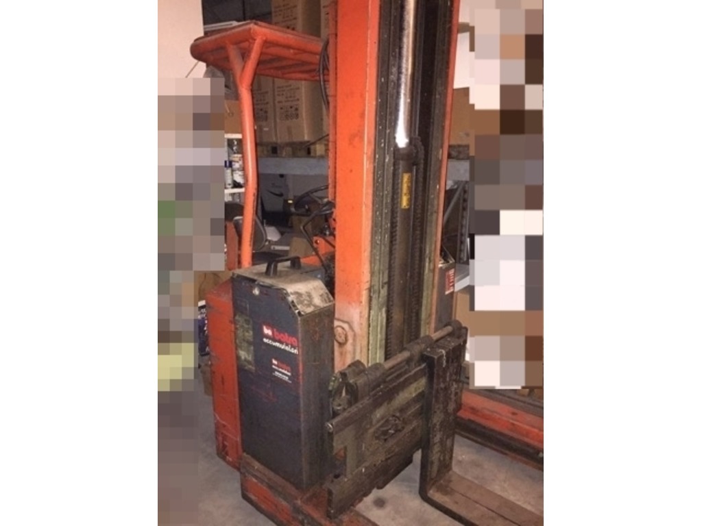 CARRELLO ELEVATORE RETRATTILE in vendita - foto 1
