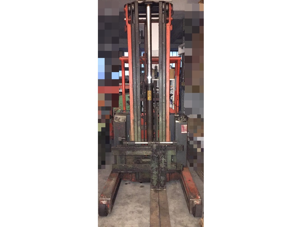 CARRELLO ELEVATORE RETRATTILE in vendita - foto 2