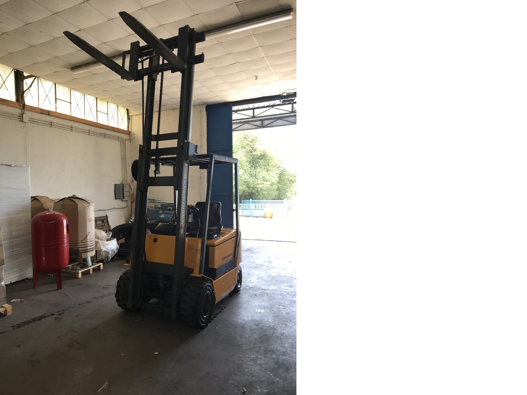 Carrelli elevatori in vendita