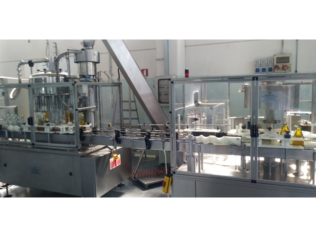 Linea di imbottigliamento olio e liquidi di bassa densità in vendita - foto 4