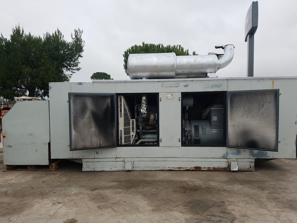 Gruppo elettrogeno da 700 kw/Ah in vendita - foto 1