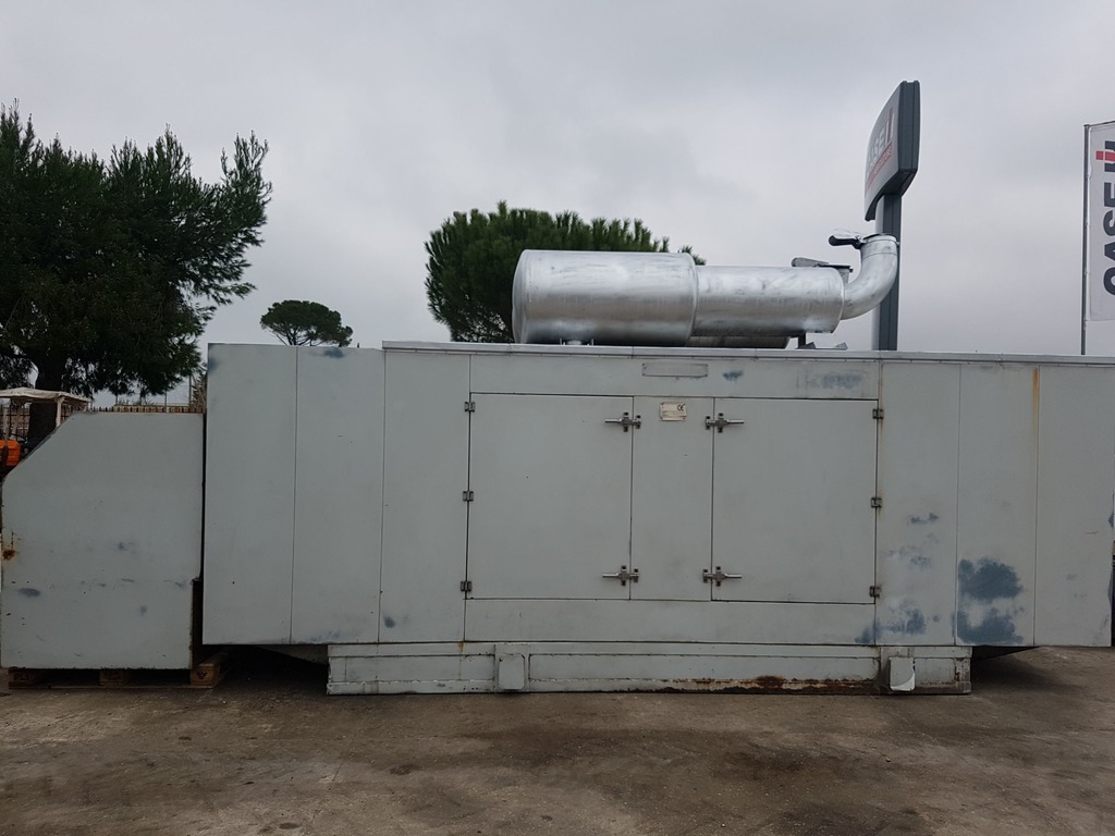 Gruppo elettrogeno da 700 kw/Ah in vendita - foto 2