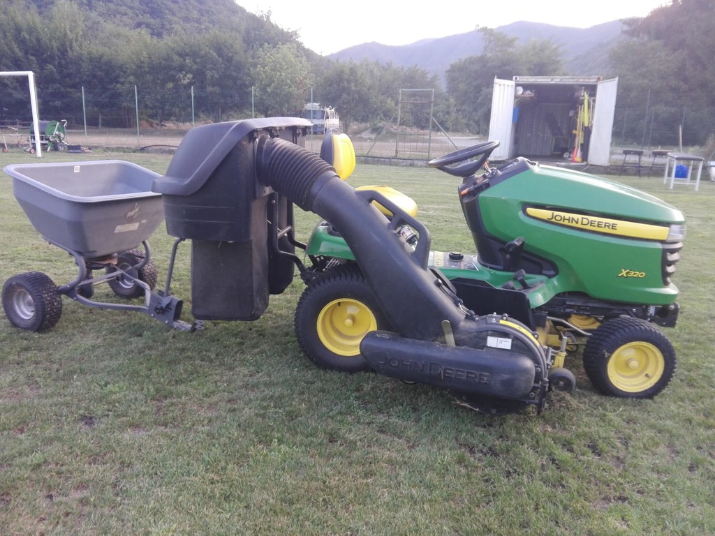 vendo TRATTORE JOHN DEERE X320 in vendita - foto 2