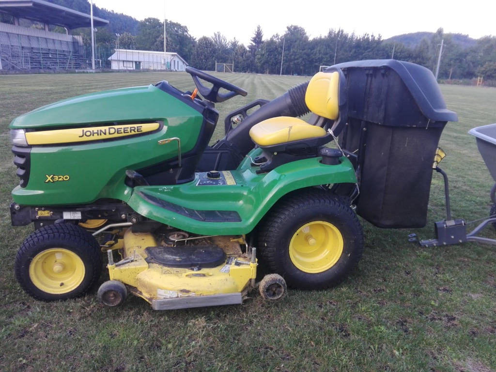 vendo TRATTORE JOHN DEERE X320 in vendita - foto 3