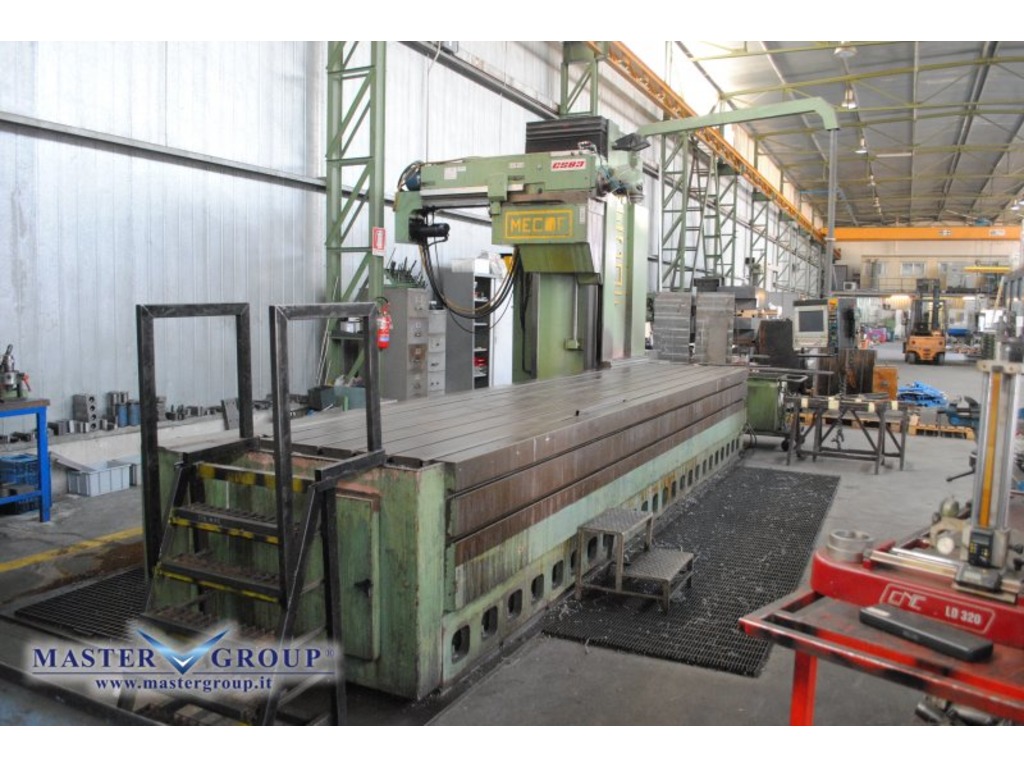 FRESATRICE CNC A BANCO FISSO CON TESTA BIROTATIVA MANUALE MECOF CS 83 - USATA - in vendita - foto 2