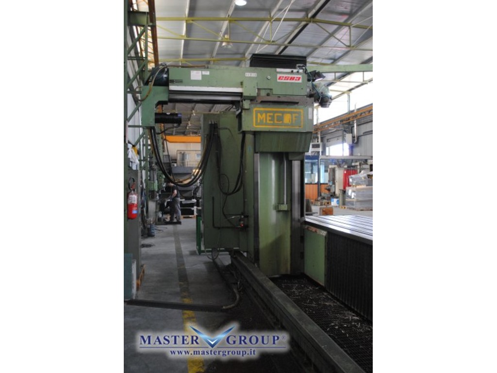 FRESATRICE CNC A BANCO FISSO CON TESTA BIROTATIVA MANUALE MECOF CS 83 - USATA - in vendita - foto 3