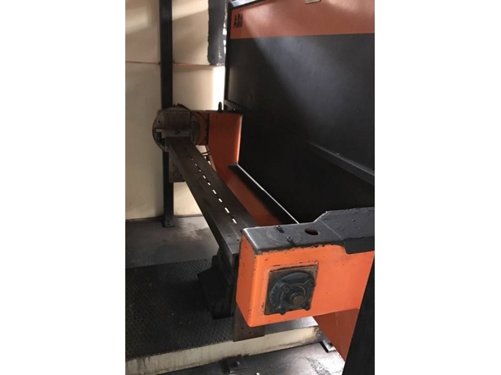ROBOT USATO ABB CON DOPPIO TORNIO PER SALDATURA MIG MAG in vendita - foto 1