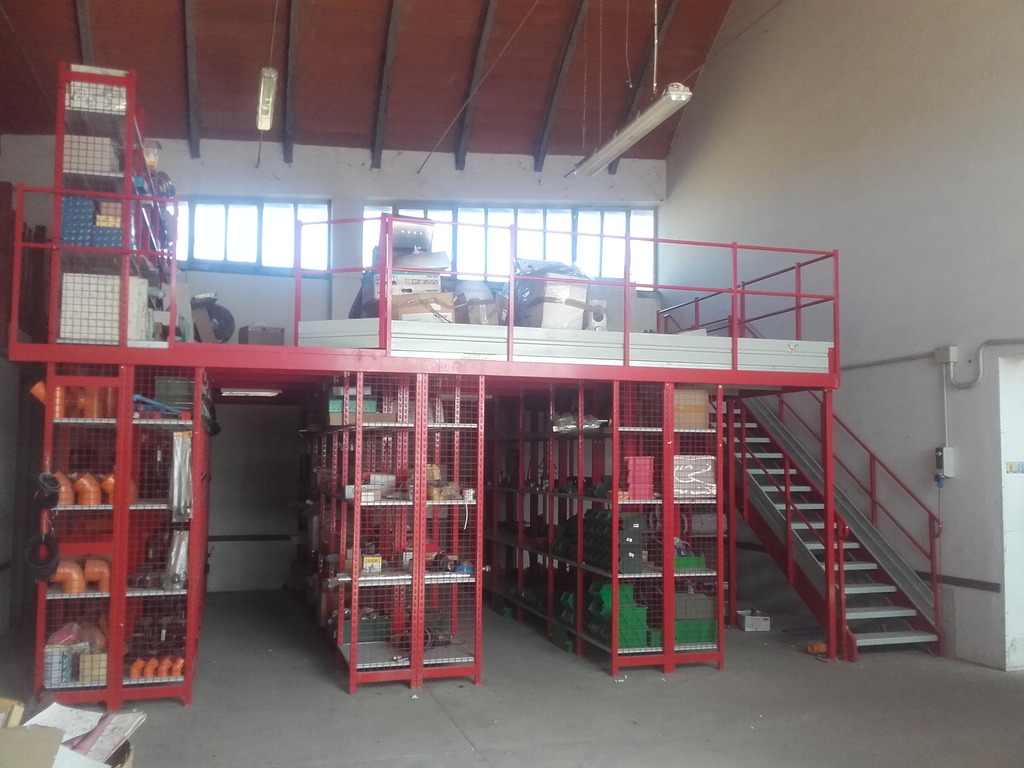Scaffalatura con soppalco in vendita - foto 1