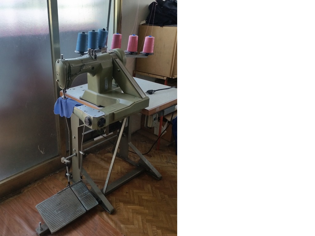 Macchina da cucire a 3 aghi in vendita - foto 1