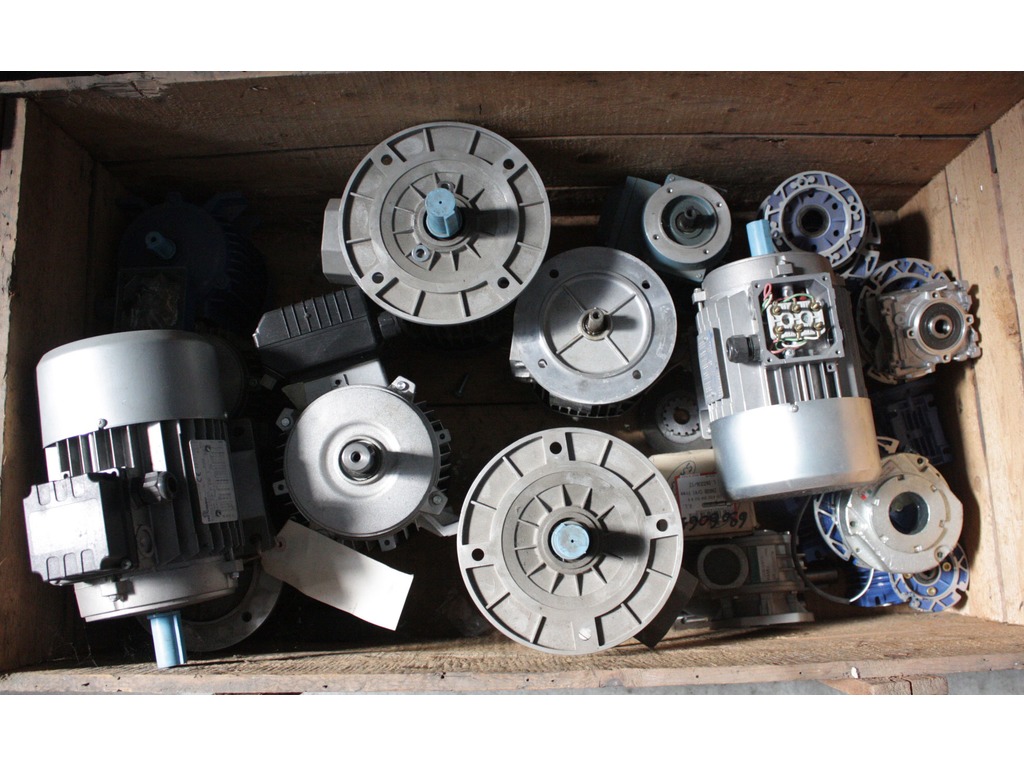 STOCK MOTORI E RIDUTTORI in vendita - foto 1