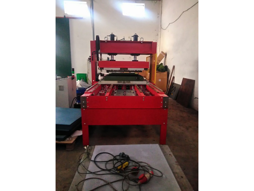 PRESSA PER STAMPAGGIO ELETTRICO in vendita - foto 4