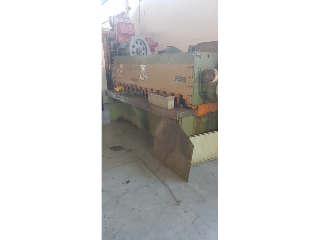 CESOIA A GHIGLIOTTINA MECCANICA ROMEA 2500X4 MM in vendita - foto 2