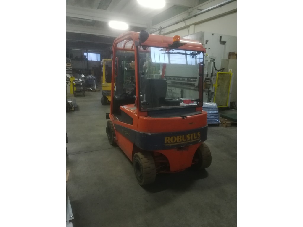 Carrelli elevatori in vendita