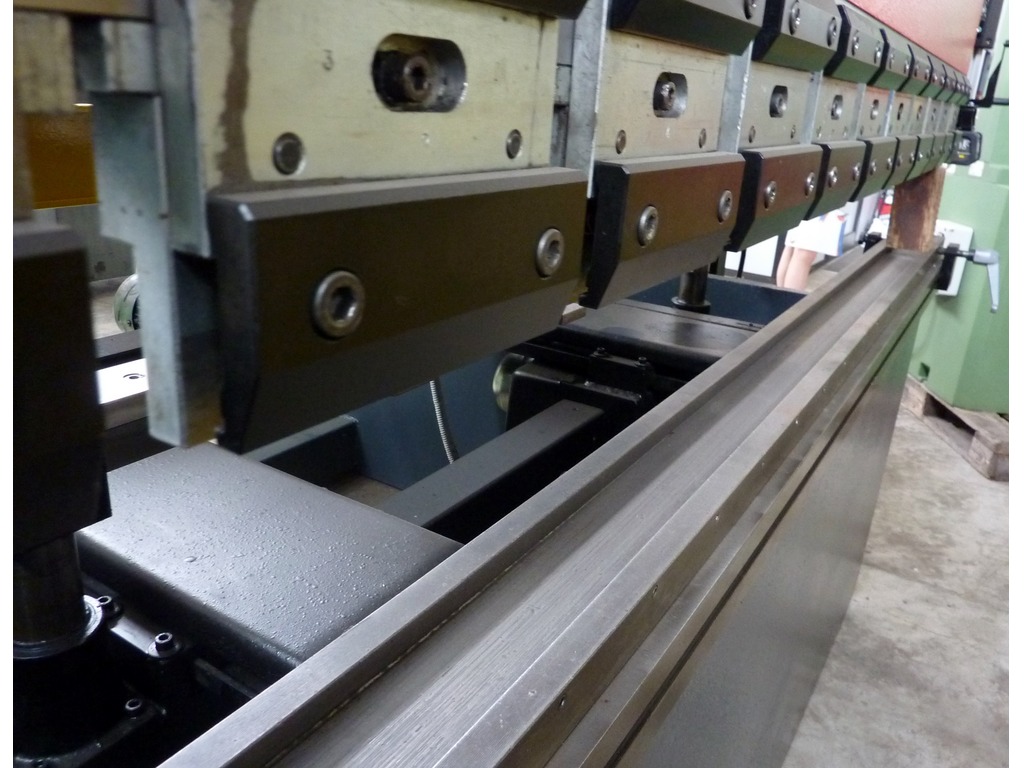 Pressa Piegatrice idraulica “GADE” PS 240 (40 ton. x 2200 mm) in vendita - foto 5