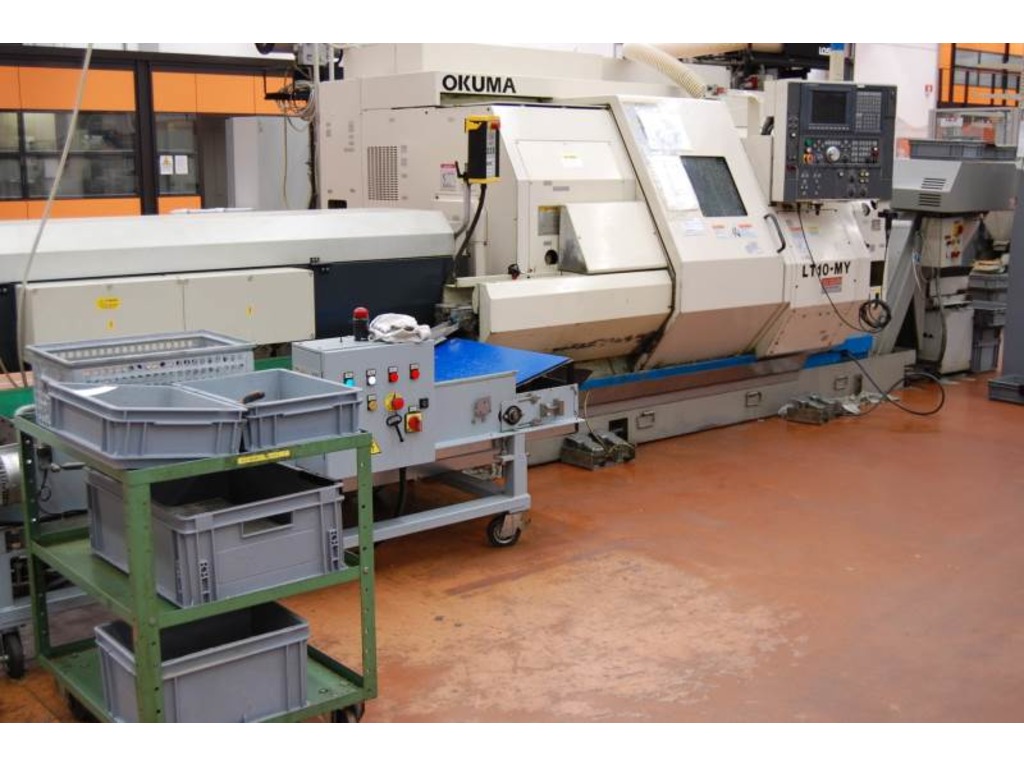 TORNIO CNC A 7 ASSI CON DOPPIA TORRETTA COMPLETO DI CARICABARRE USATO - OKUMA LT 10 MY in vendita - foto 1