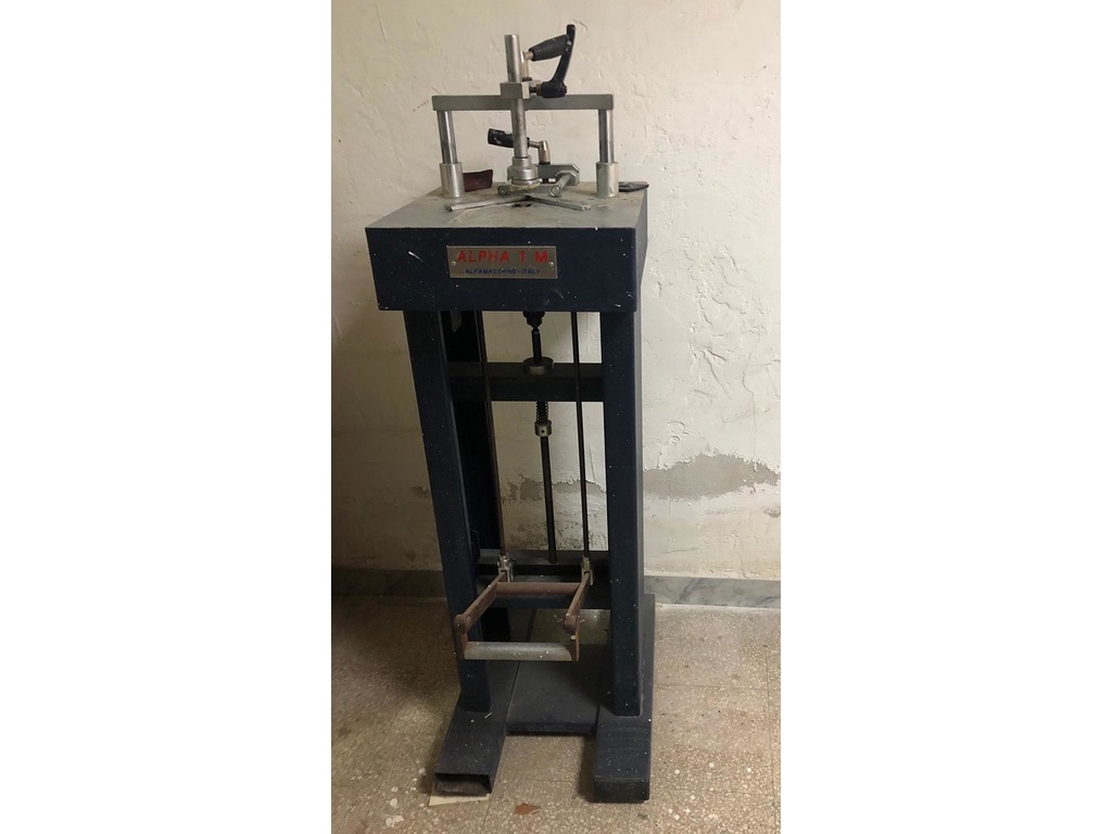 ASSEMBLATRICE GRAFFETTATRICE PER ANGOLI PROFILI IN LEGNO in vendita - foto 1