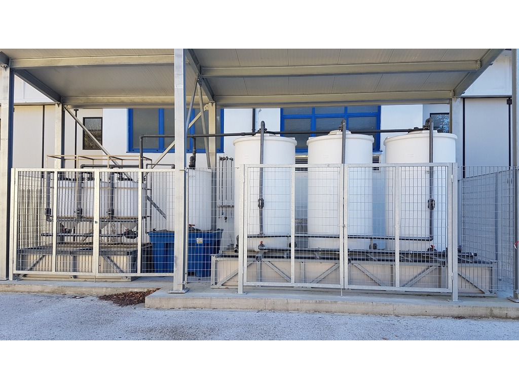 N.ro 9 contenitori cilindrici verticali in vendita - foto 1