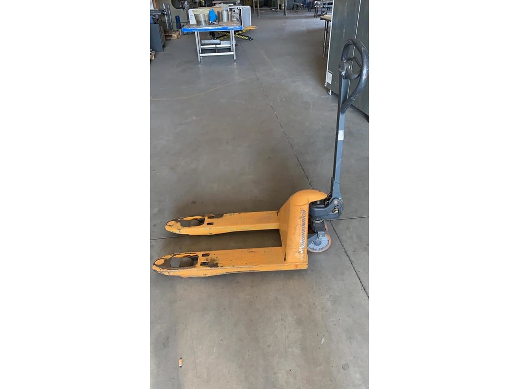 Carrelli elevatori in vendita