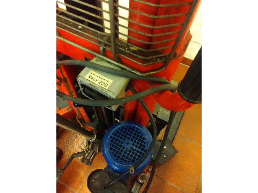 Elevatore elettroidraulico su ruote in vendita - foto 5