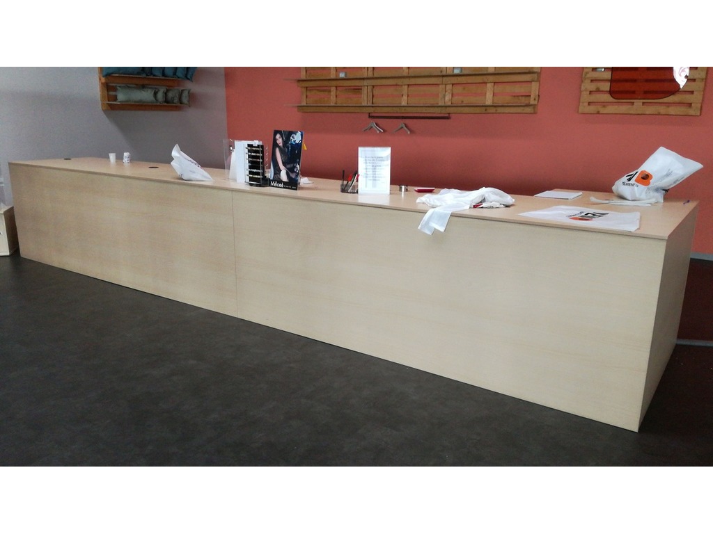 Arredo completo negozio di abbigliamento in vendita - foto 1