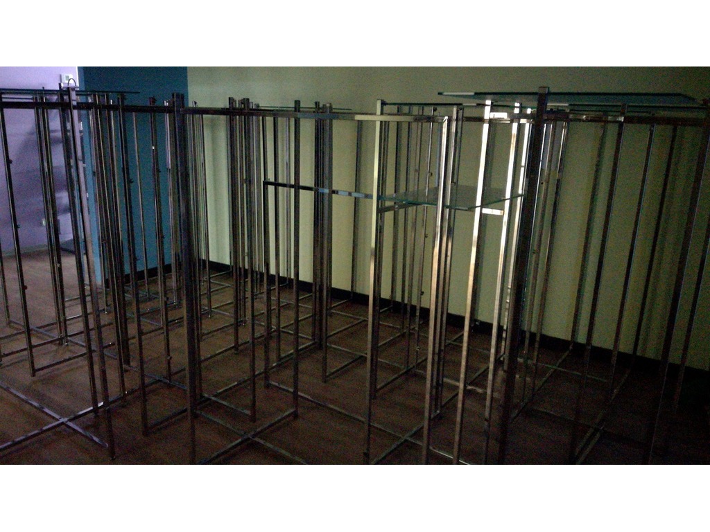 Arredo completo negozio di abbigliamento in vendita - foto 3