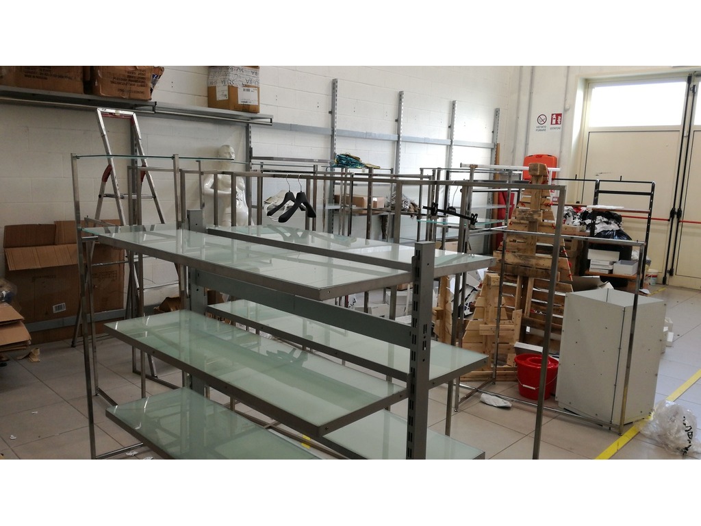 Arredo completo negozio di abbigliamento in vendita - foto 4