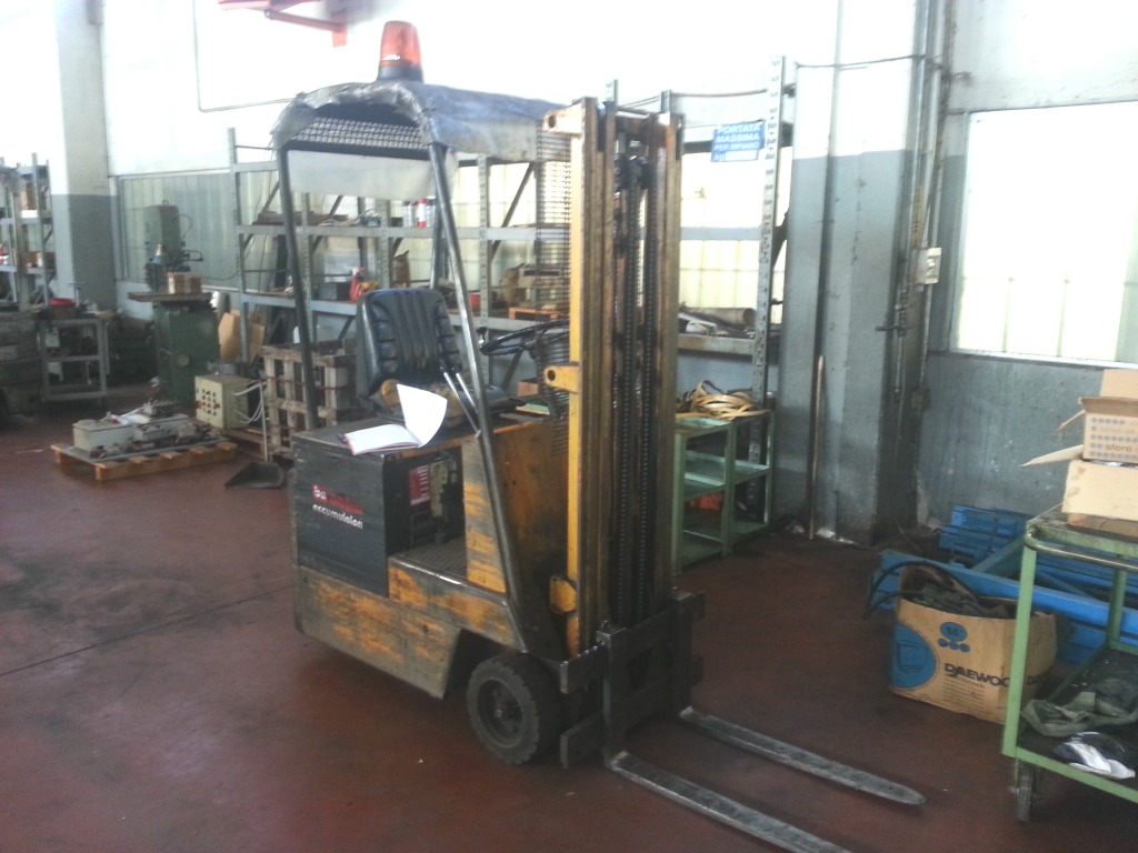 CARRELLO ELEVATORE OM PORTATA 8 QL ELETTRONICO in vendita - foto 1