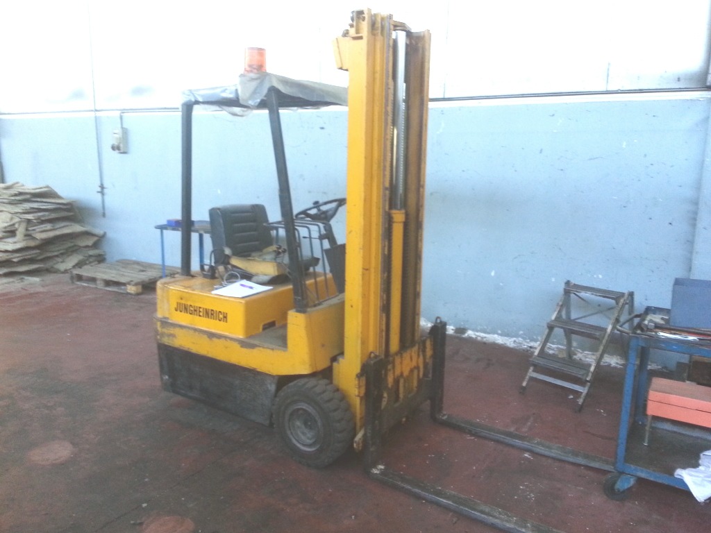 CARRELLO ELEVATORE JUNGHEINRICH 12 in vendita - foto 1